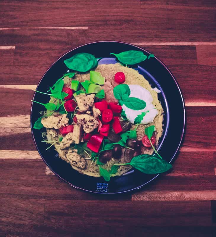 Kikherneletut ja mangocurrykana Kikherneletut ja mangocurrykana