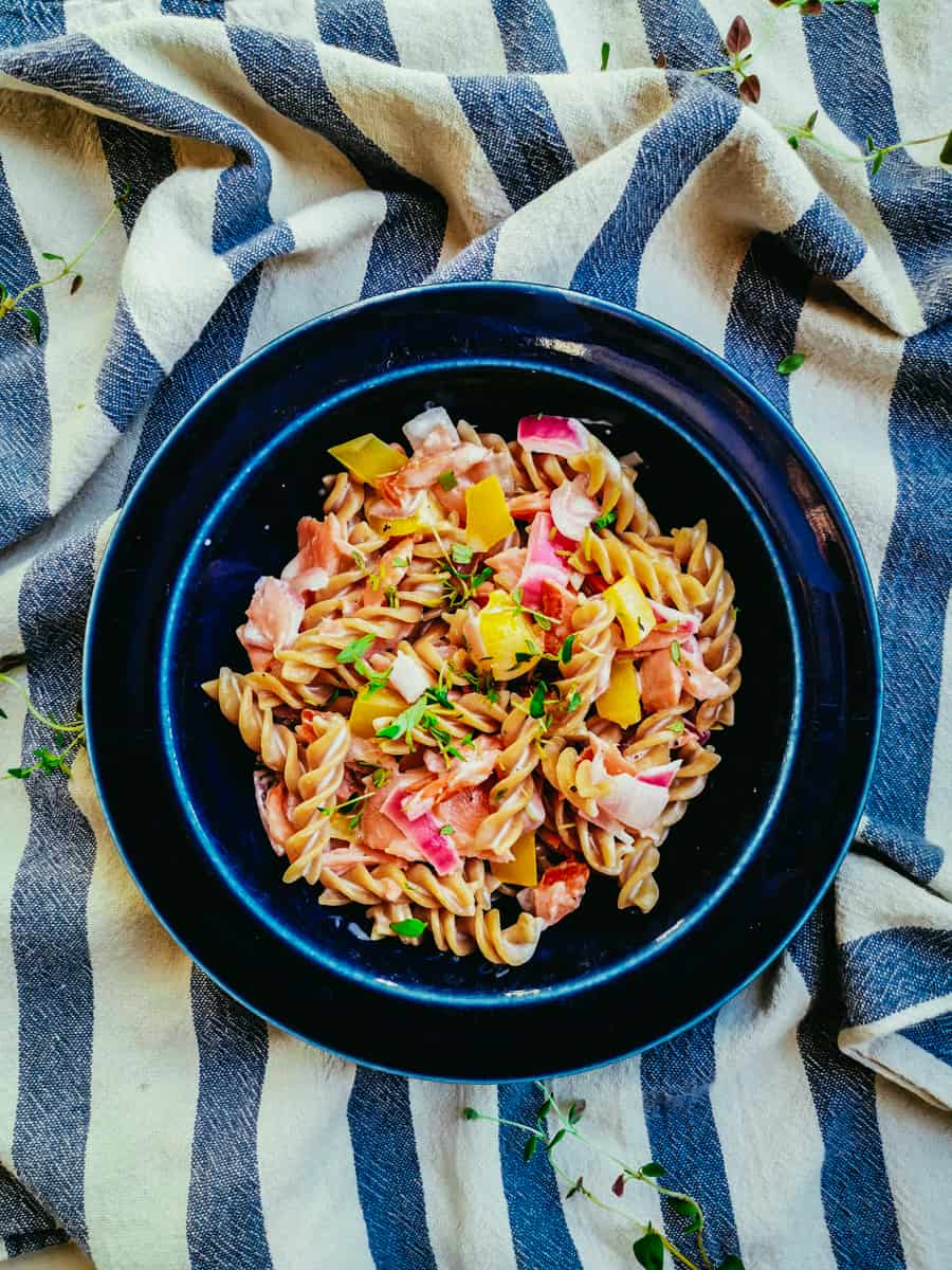 Helppo savulohipasta Helppo savulohipasta