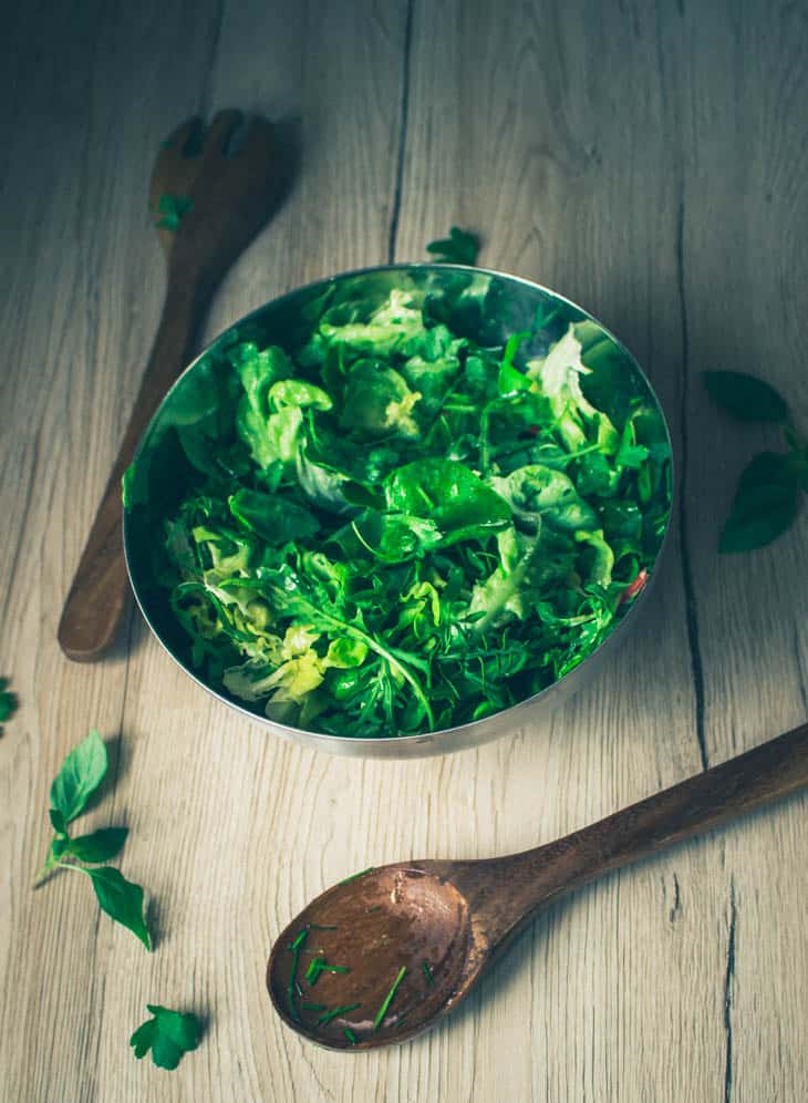 Puutarhasalaatti ja limevinaigrette Puutarhasalaatti ja limevinaigrette