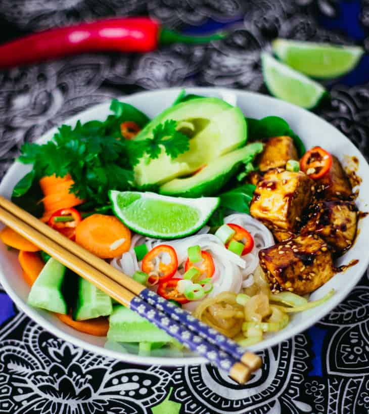 Vietnamilainen tofubowl Vietnamilainen tofubowl