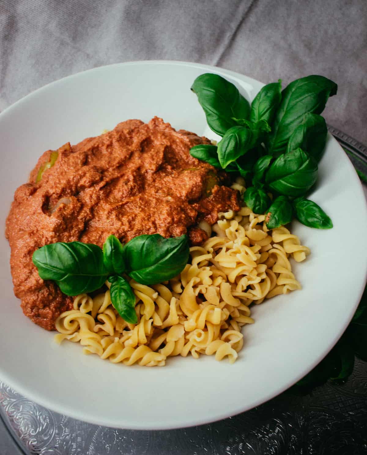 Tomaattinen saksanpähkinä- pasta Tomaattinen saksanpähkinä- pasta