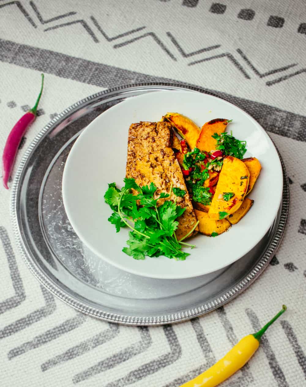 Chimichurritofu ja paahdettu bataatti Chimichurritofu ja paahdettu bataatti