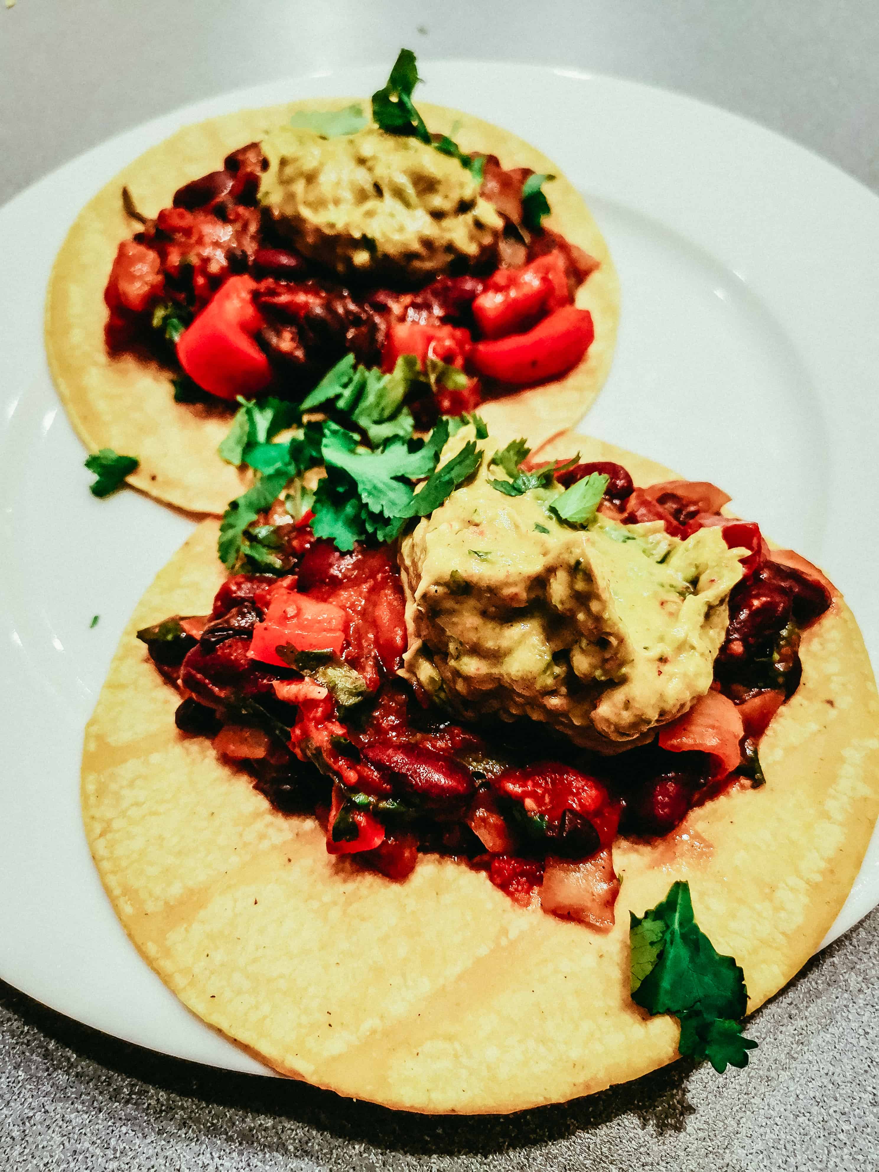 Paputacot ja avocadokastike Paputacot ja avocadokastike