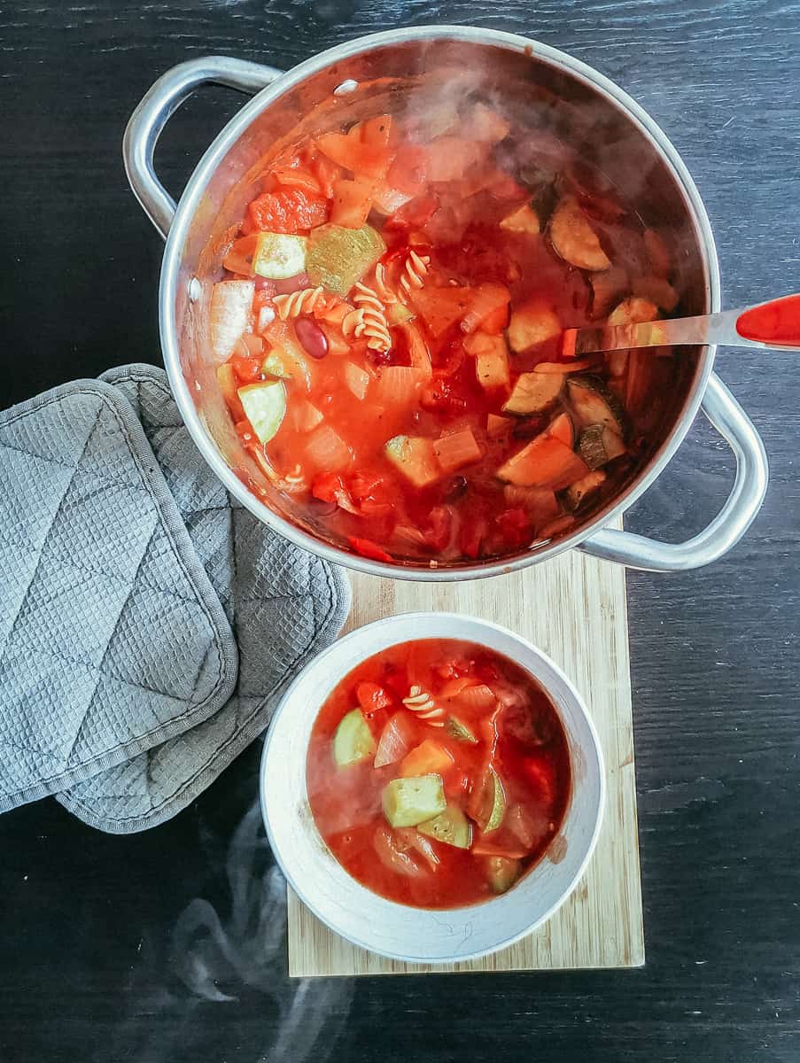 Vegaaninen minestrone- keitto Vegaaninen minestrone- keitto